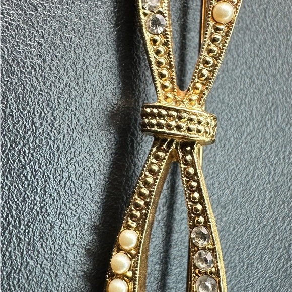 Vintage  Art Deco bow  bar  with pearl and rhinestones swirled back Brooch - Picture 5 of 5